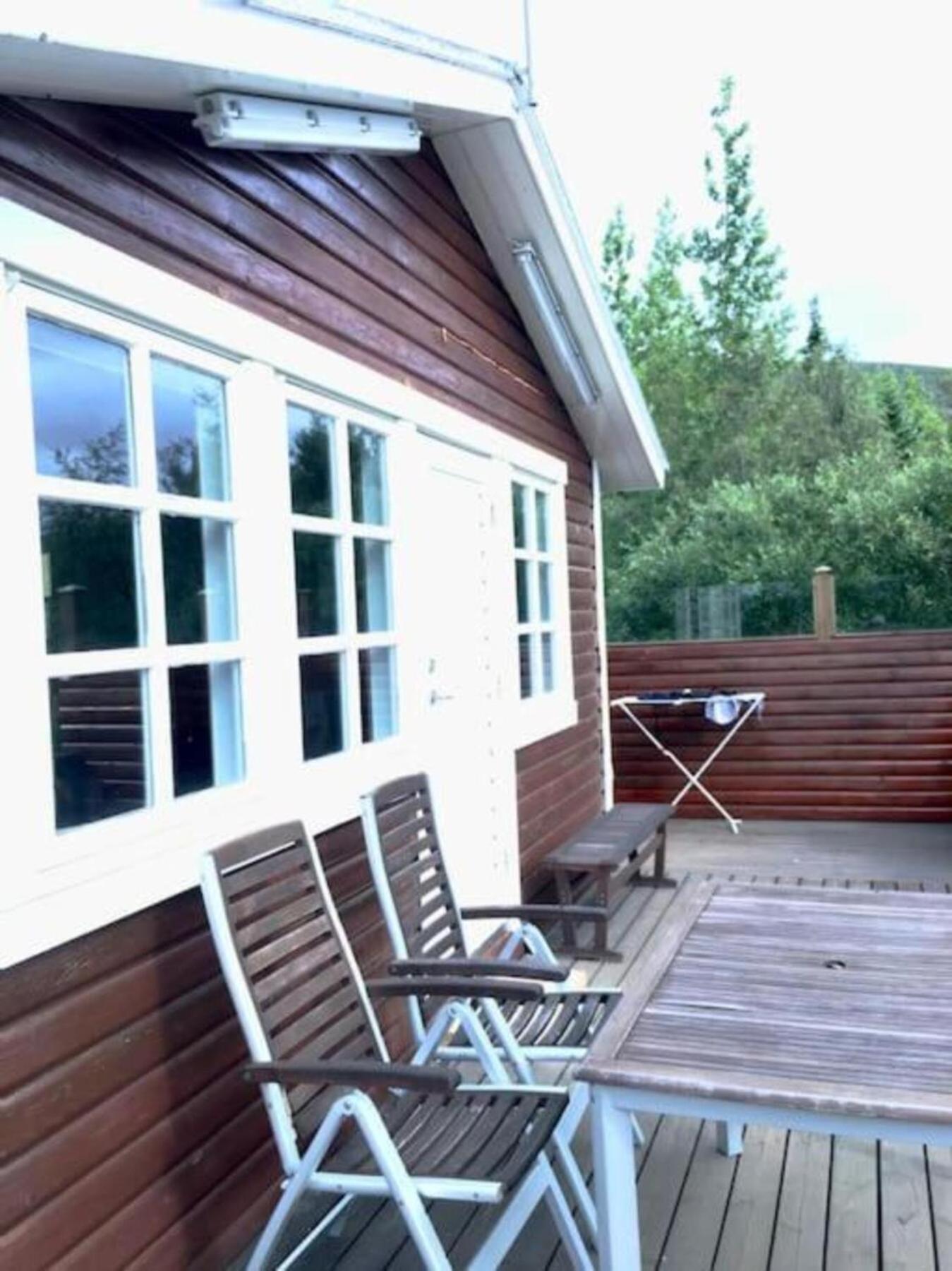 Cozy 2 Bedroom Cottage With Hot Tub Акурейрі Екстер'єр фото