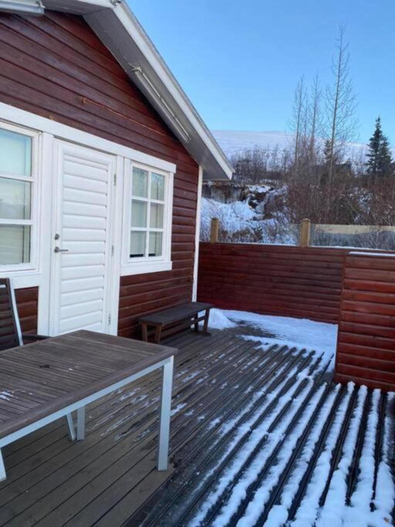 Cozy 2 Bedroom Cottage With Hot Tub Акурейрі Екстер'єр фото